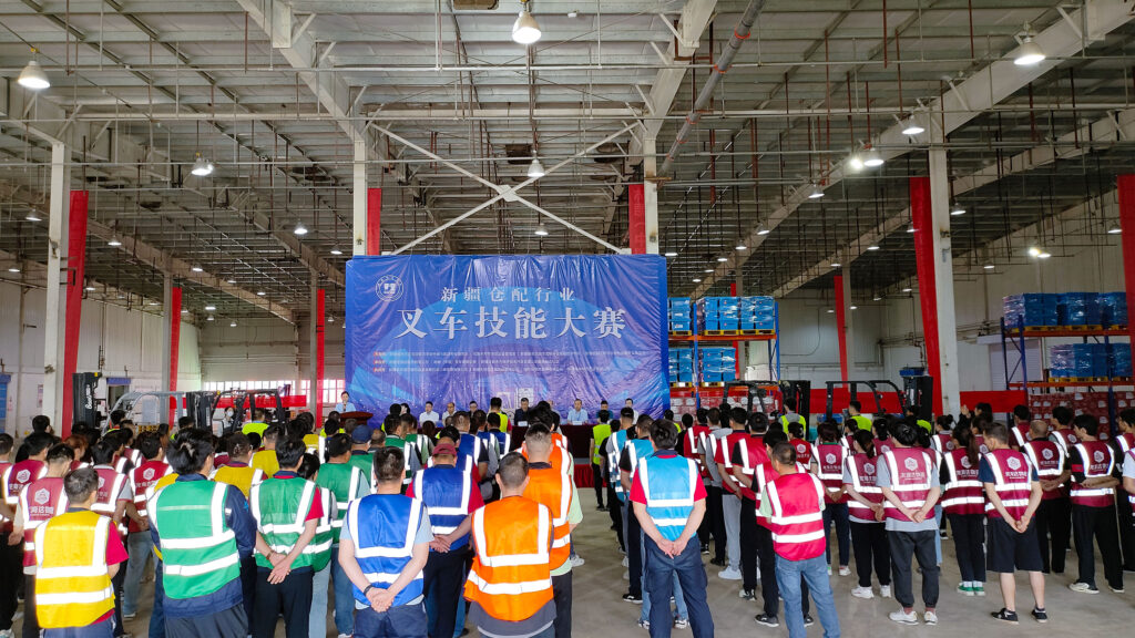 2024年新疆仓配行业叉车技能巅峰对决： 安全与效率并重，工匠精神闪耀赛场